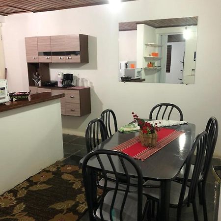 הוילה Campos do Jordão Lar Doce Lar Da Neuza מראה חיצוני תמונה